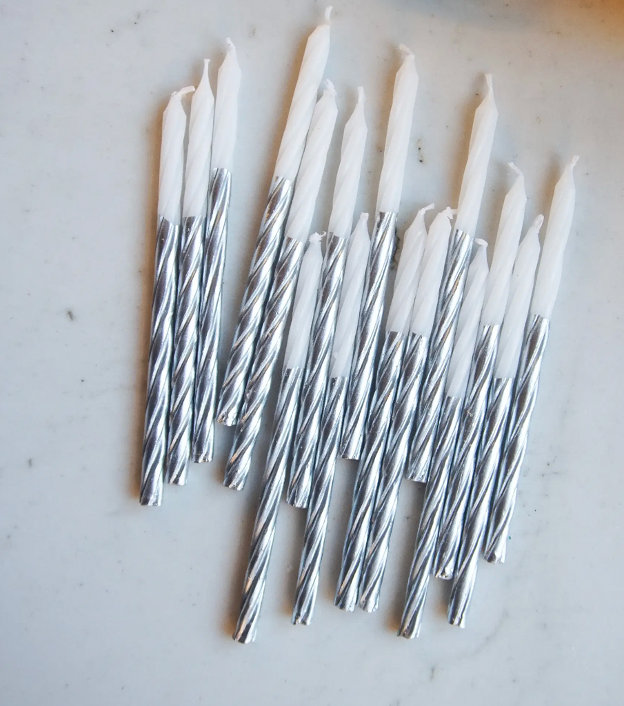 Silver Spiral Metallic 16 Candle Set